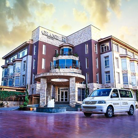 Grand M Hotel Navoi Kültér fotó