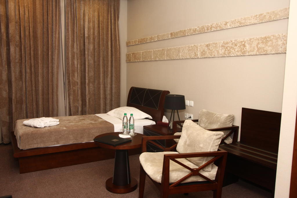 Grand M Hotel Navoi Szoba fotó