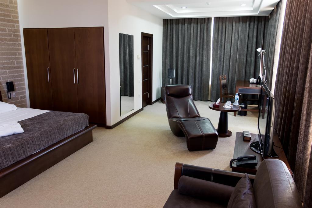 Grand M Hotel Navoi Kültér fotó