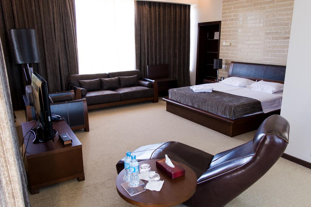 Grand M Hotel Navoi Kültér fotó