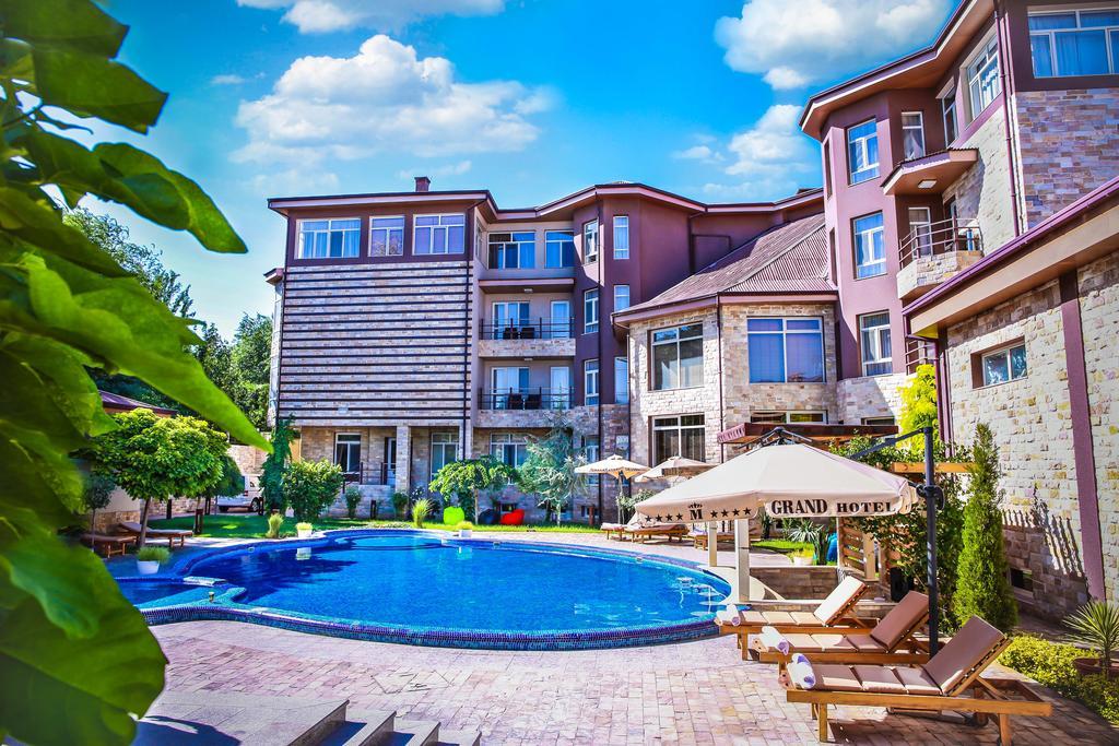 Grand M Hotel Navoi Kültér fotó
