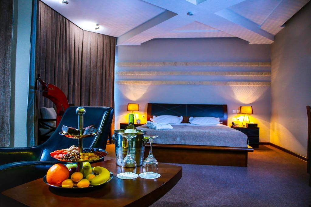Grand M Hotel Navoi Kültér fotó