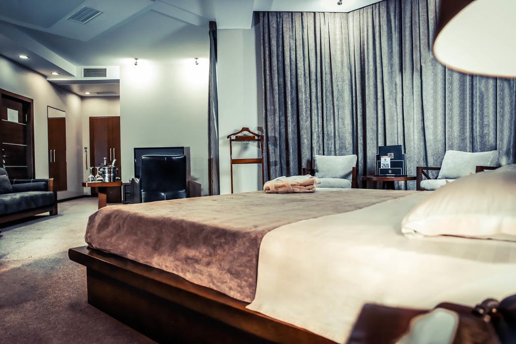 Grand M Hotel Navoi Kültér fotó